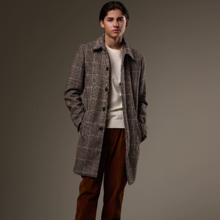 Miguel Cazarez Maro stands tall with a height of 5 ft and 8 inches.